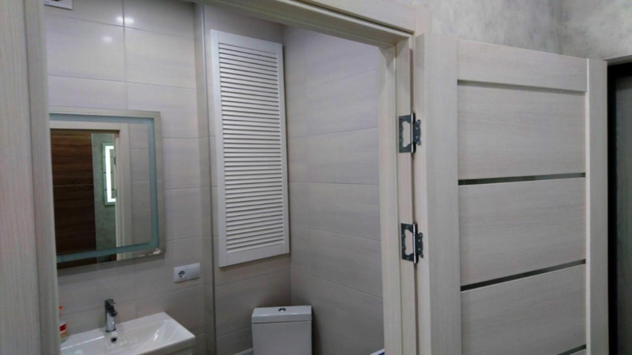 New England Deluxe Apartment Киев Екстериор снимка