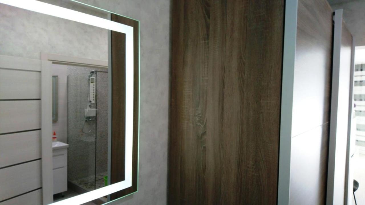 New England Deluxe Apartment Киев Екстериор снимка